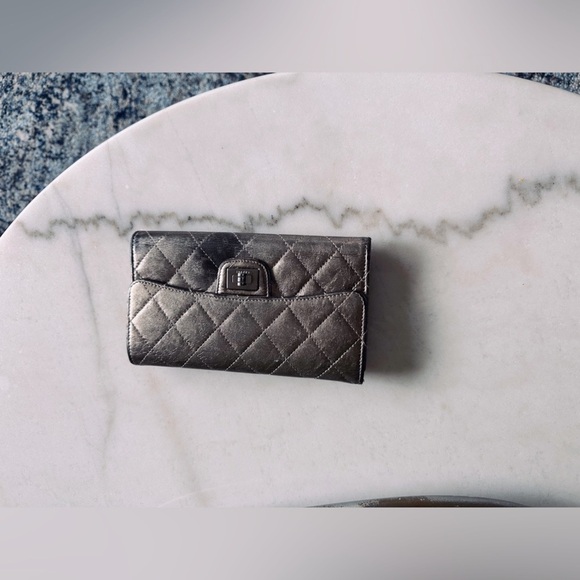 Authentic Chanel Metallic Calfskin Wallet - PRICED to SELL - Picture 8 of 11
